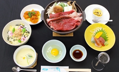 写真：牛すき焼きコース